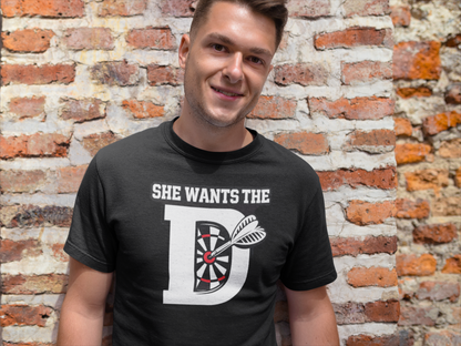 She Wants the D – Lustiges Darts T-Shirt | Unisex